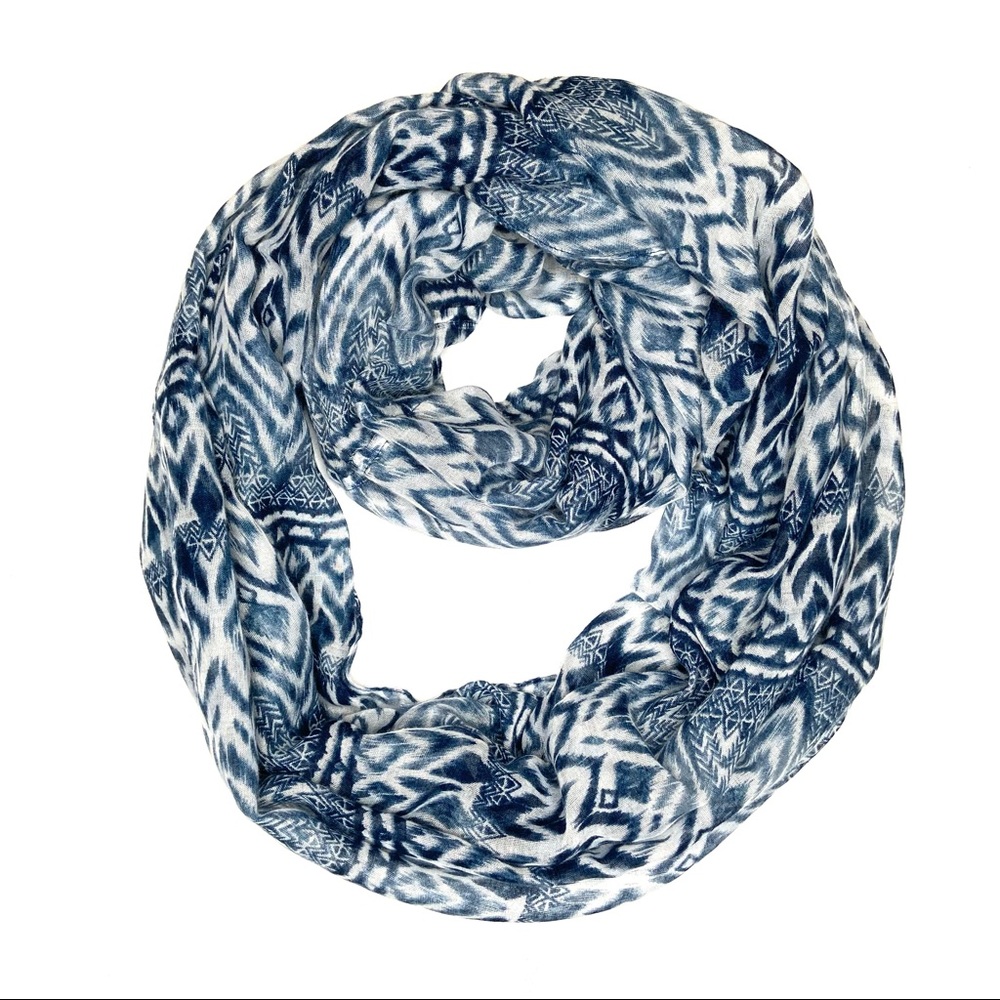 CHARLOTTE RUSSE Infinity Scarf - Picture 1 of 9